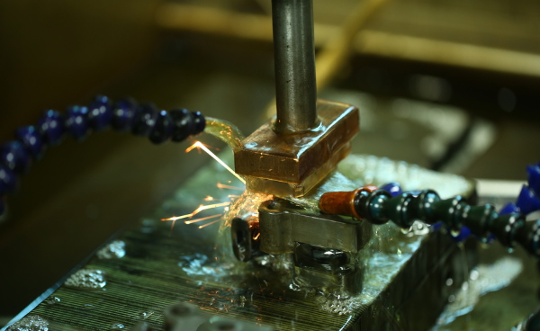 識(shí)別靠譜的精密零件機(jī)加工廠家